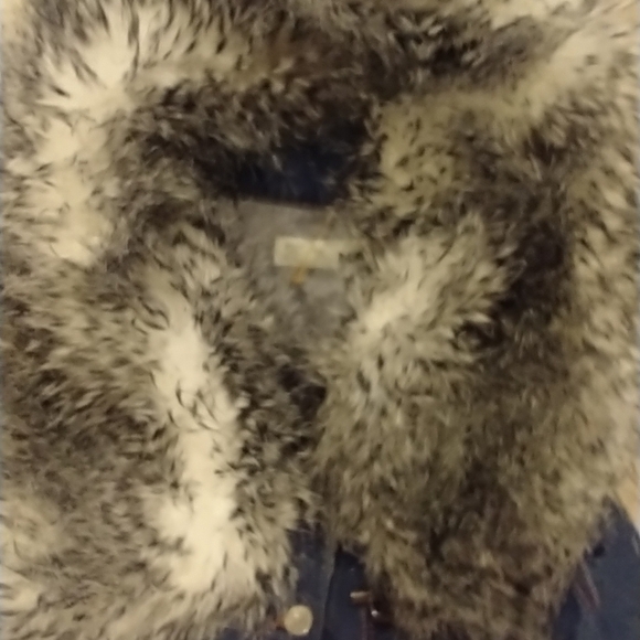 Playful fun Jean Coat or Dress & removable faux fur collar & leather guess belt - Picture 6 of 10